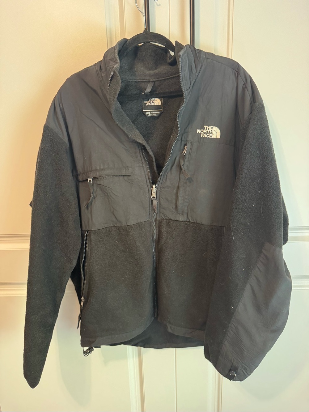 The North Face Men’s Black Lightweight Fleece Jacket with Windproof Panels